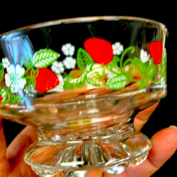 Vintage set of 5 Aderia 4” Japan strawberry motif dessert/ice-cream bowl set - Picture 5 of 6